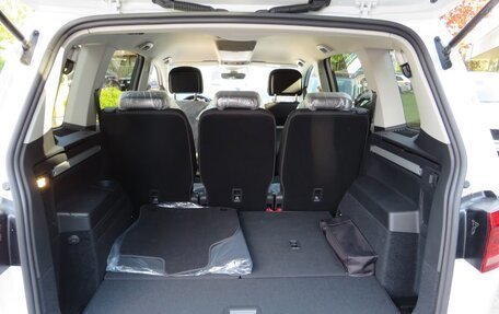 Volkswagen Touran III, 2022 год, 4 115 460 рублей, 8 фотография