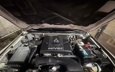 Mitsubishi Pajero IV, 2018 год, 2 950 000 рублей, 10 фотография