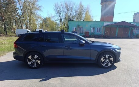 Volvo V60 Cross Country II, 2021 год, 3 700 000 рублей, 5 фотография