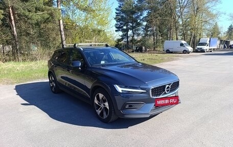 Volvo V60 Cross Country II, 2021 год, 3 700 000 рублей, 2 фотография