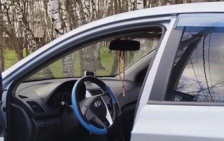 Hyundai Solaris II рестайлинг, 2011 год, 700 000 рублей, 4 фотография