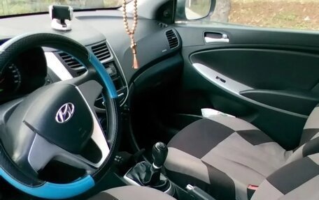 Hyundai Solaris II рестайлинг, 2011 год, 700 000 рублей, 5 фотография