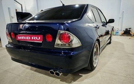 Lexus IS II рестайлинг 2, 2000 год, 950 000 рублей, 3 фотография