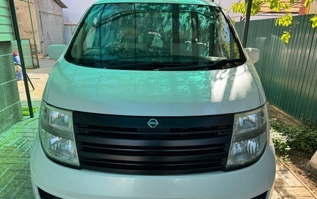 Nissan Elgrand III, 2004 год, 900 000 рублей, 1 фотография