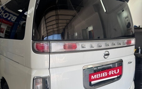 Nissan Elgrand III, 2004 год, 900 000 рублей, 2 фотография