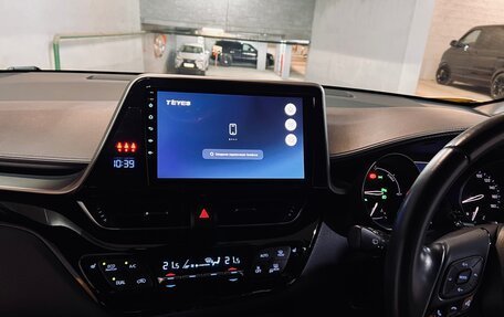 Toyota C-HR I рестайлинг, 2018 год, 1 850 000 рублей, 8 фотография
