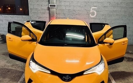 Toyota C-HR I рестайлинг, 2018 год, 1 850 000 рублей, 9 фотография