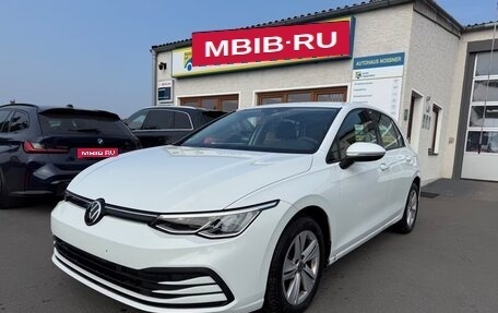 Volkswagen Golf VIII, 2022 год, 2 457 600 рублей, 1 фотография