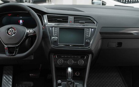 Volkswagen Tiguan II, 2017 год, 2 190 000 рублей, 13 фотография