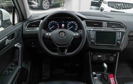 Volkswagen Tiguan II, 2017 год, 2 190 000 рублей, 14 фотография