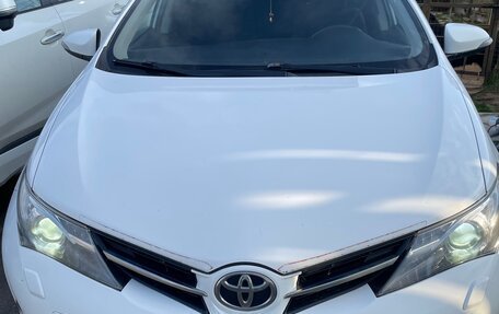 Toyota Auris II, 2014 год, 1 250 000 рублей, 2 фотография