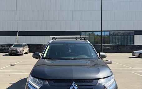 Mitsubishi Outlander III рестайлинг 3, 2021 год, 2 300 000 рублей, 3 фотография