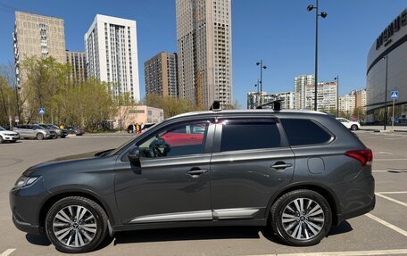Mitsubishi Outlander III рестайлинг 3, 2021 год, 2 300 000 рублей, 5 фотография