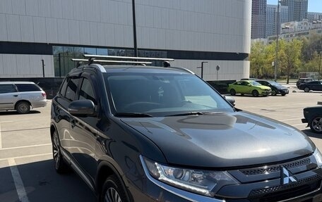 Mitsubishi Outlander III рестайлинг 3, 2021 год, 2 300 000 рублей, 2 фотография