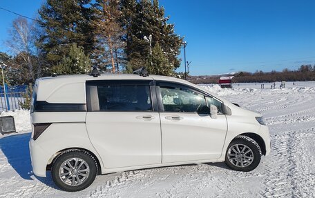 Honda Freed I, 2013 год, 999 999 рублей, 4 фотография