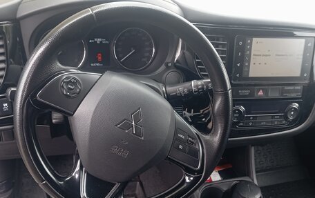 Mitsubishi Outlander III рестайлинг 3, 2016 год, 1 850 000 рублей, 8 фотография