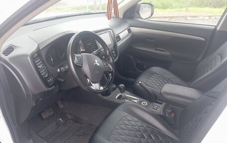 Mitsubishi Outlander III рестайлинг 3, 2016 год, 1 850 000 рублей, 7 фотография