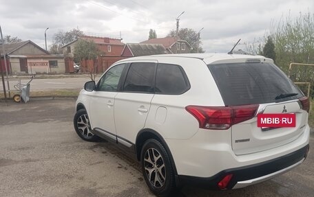 Mitsubishi Outlander III рестайлинг 3, 2016 год, 1 850 000 рублей, 6 фотография