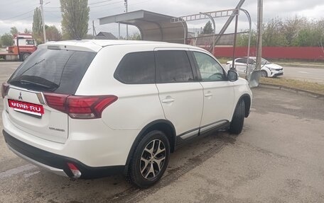 Mitsubishi Outlander III рестайлинг 3, 2016 год, 1 850 000 рублей, 4 фотография
