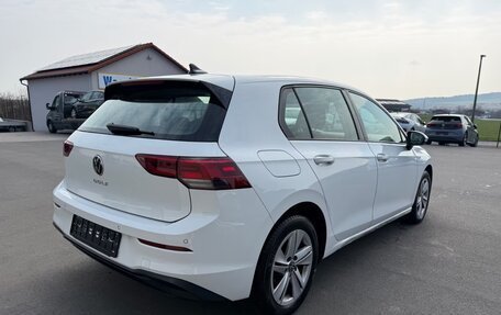 Volkswagen Golf VIII, 2022 год, 2 457 600 рублей, 3 фотография