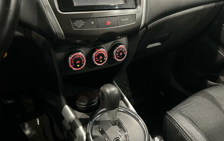 Mitsubishi ASX I рестайлинг, 2013 год, 999 000 рублей, 18 фотография