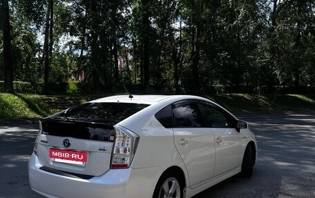 Toyota Prius, 2010 год, 1 100 000 рублей, 7 фотография