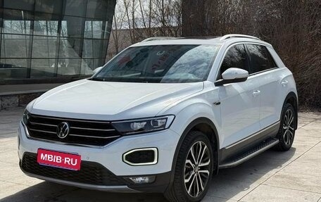 Volkswagen T-Roc I, 2023 год, 1 860 999 рублей, 1 фотография