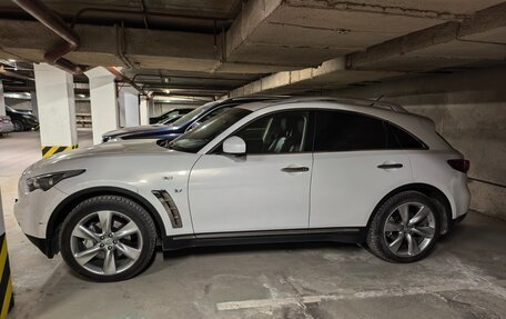 Infiniti QX70, 2014 год, 2 850 000 рублей, 9 фотография