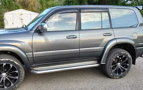 Toyota Land Cruiser 100 рестайлинг 2, 2000 год, 1 100 000 рублей, 3 фотография