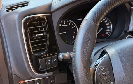Mitsubishi Outlander III рестайлинг 3, 2020 год, 2 450 000 рублей, 9 фотография