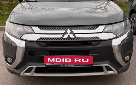Mitsubishi Outlander III рестайлинг 3, 2020 год, 2 450 000 рублей, 2 фотография