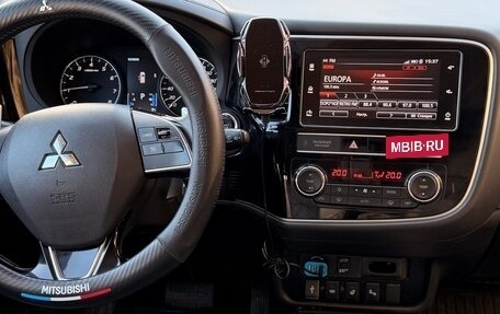 Mitsubishi Outlander III рестайлинг 3, 2020 год, 2 450 000 рублей, 6 фотография