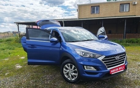 Hyundai Tucson III, 2019 год, 2 300 000 рублей, 2 фотография