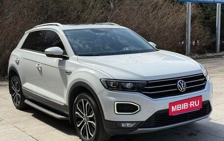 Volkswagen T-Roc I, 2023 год, 1 860 999 рублей, 3 фотография