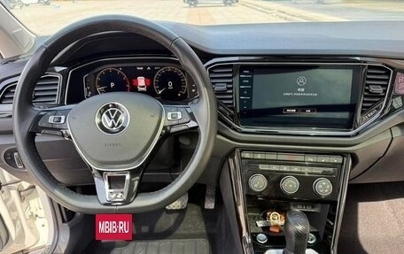 Volkswagen T-Roc I, 2023 год, 1 860 999 рублей, 7 фотография