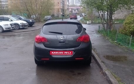 Opel Astra J, 2011 год, 645 000 рублей, 2 фотография