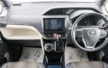 Toyota Noah III, 2019 год, 2 199 000 рублей, 11 фотография