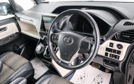 Toyota Noah III, 2019 год, 2 199 000 рублей, 9 фотография