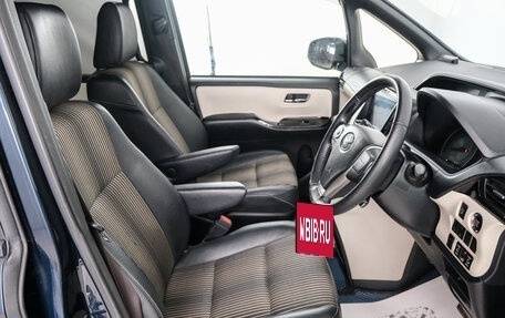 Toyota Noah III, 2019 год, 2 199 000 рублей, 8 фотография