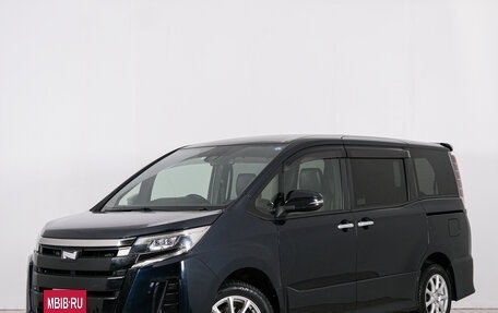 Toyota Noah III, 2019 год, 2 199 000 рублей, 4 фотография
