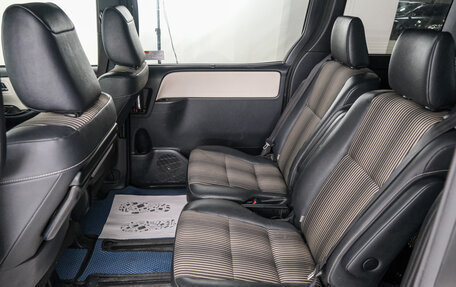 Toyota Noah III, 2019 год, 2 199 000 рублей, 23 фотография