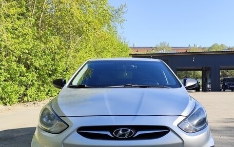 Hyundai Solaris II рестайлинг, 2012 год, 670 000 рублей, 3 фотография