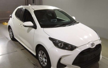Toyota Yaris, 2020 год, 1 100 000 рублей, 21 фотография