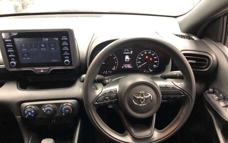 Toyota Yaris, 2020 год, 1 100 000 рублей, 22 фотография