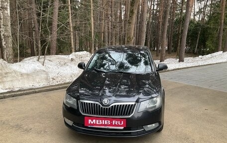Skoda Superb III рестайлинг, 2013 год, 999 000 рублей, 2 фотография