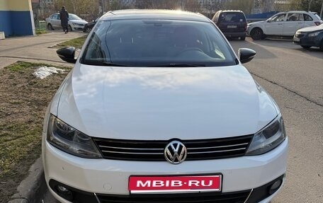 Volkswagen Jetta VI, 2013 год, 850 000 рублей, 1 фотография