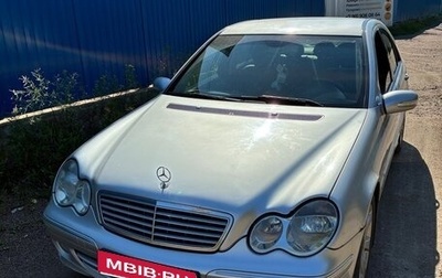 Mercedes-Benz C-Класс, 2004 год, 550 000 рублей, 1 фотография