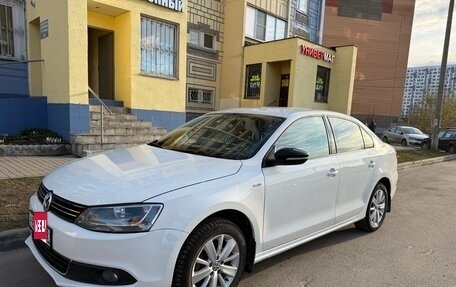 Volkswagen Jetta VI, 2013 год, 850 000 рублей, 2 фотография