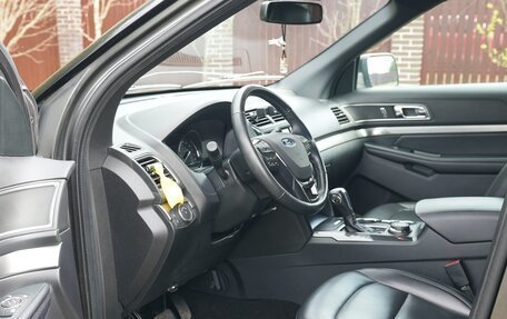Ford Explorer VI, 2018 год, 3 380 000 рублей, 5 фотография