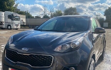 KIA Sportage IV рестайлинг, 2018 год, 2 400 000 рублей, 1 фотография